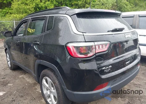 2021 Jeep Compass Latitude 4X4 z USA, uszkodzony, nr VIN 3C4NJDBBXMT575577